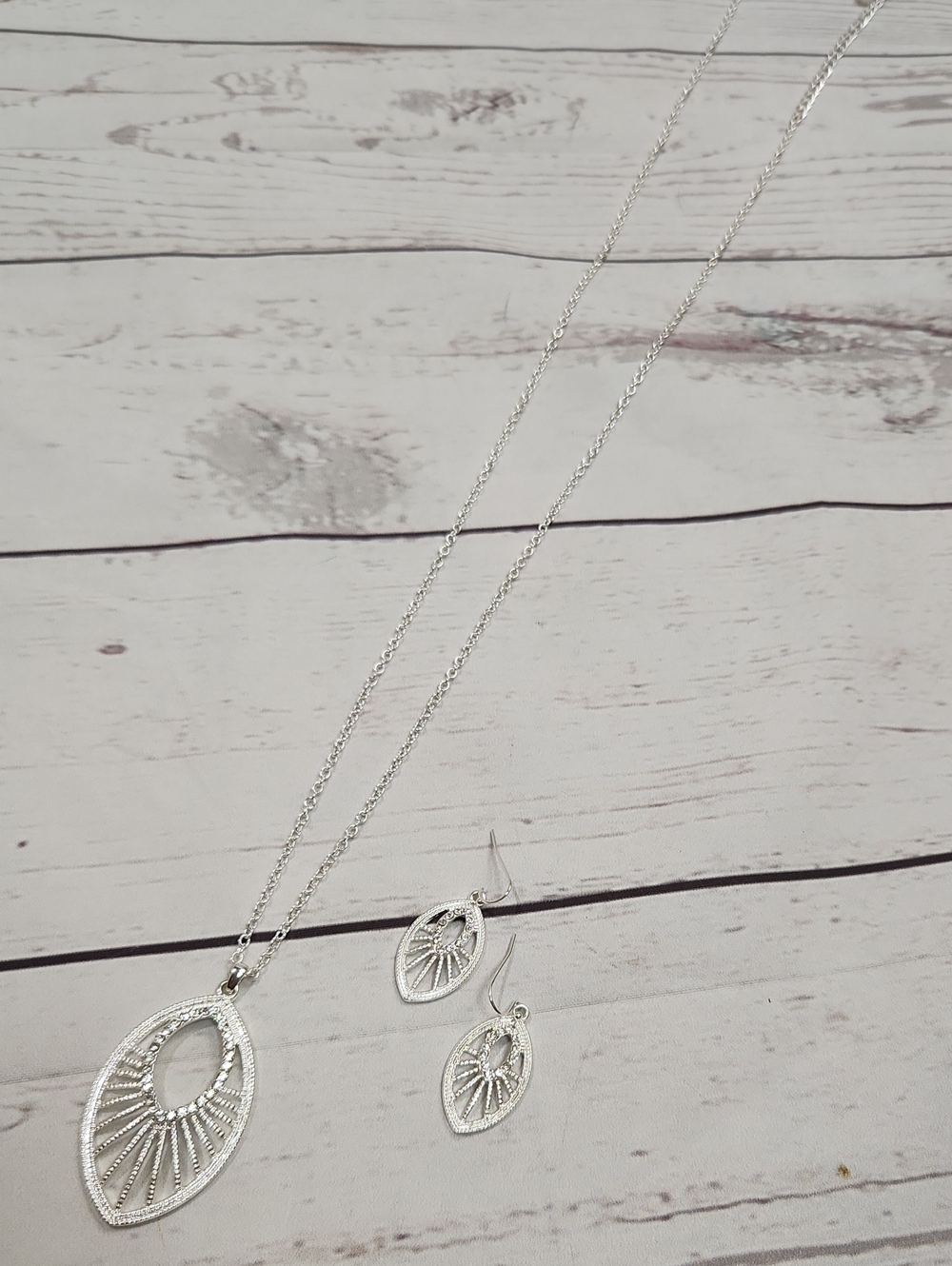Delicate Silver Tone Leaf Filigree Necklace & Earring Set